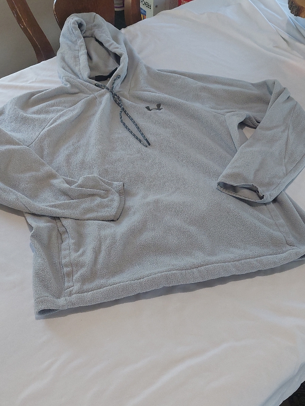 Under Armour Men’s Light Gray Hooded Fleece Pullover Sweatshirt.Size M
